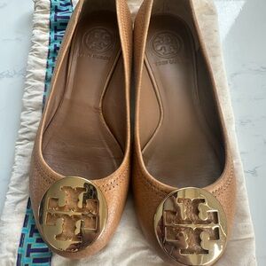 Tory Burch Camel Leather Loafers with Gold Emblem